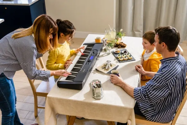 Casio LK-S450, Digital synthesizer, Kor, Flanger/Digital signalbehandling (DSP), Efterklang, 5 W, Sort, LCD, Vekselstrøm, Batteri