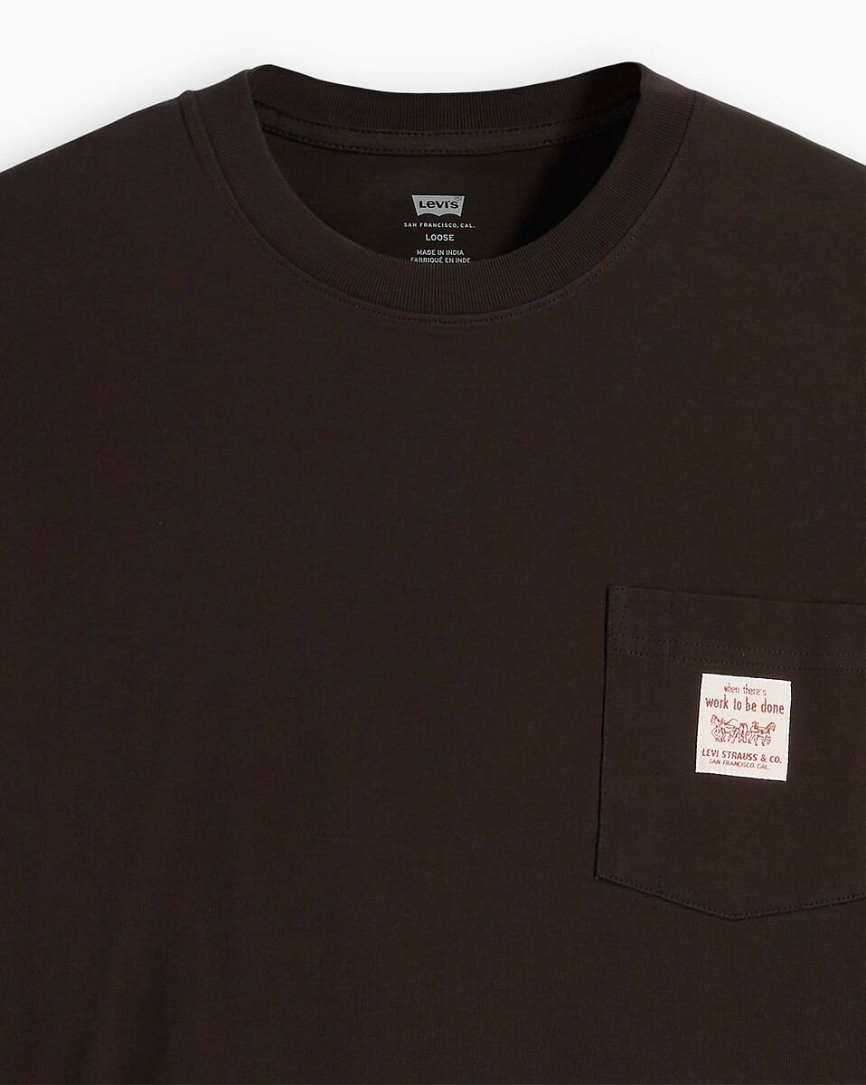 Camiseta Levi's com bolso no peito