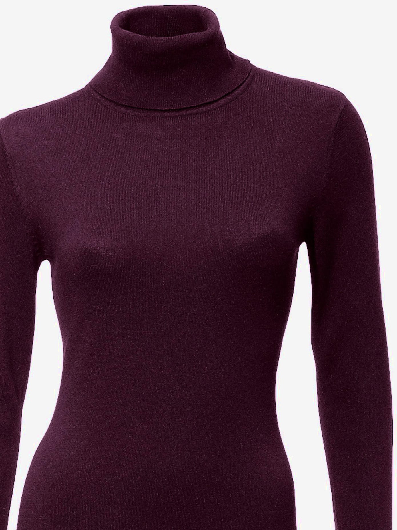Robe en tricot à manches longues et col roulé