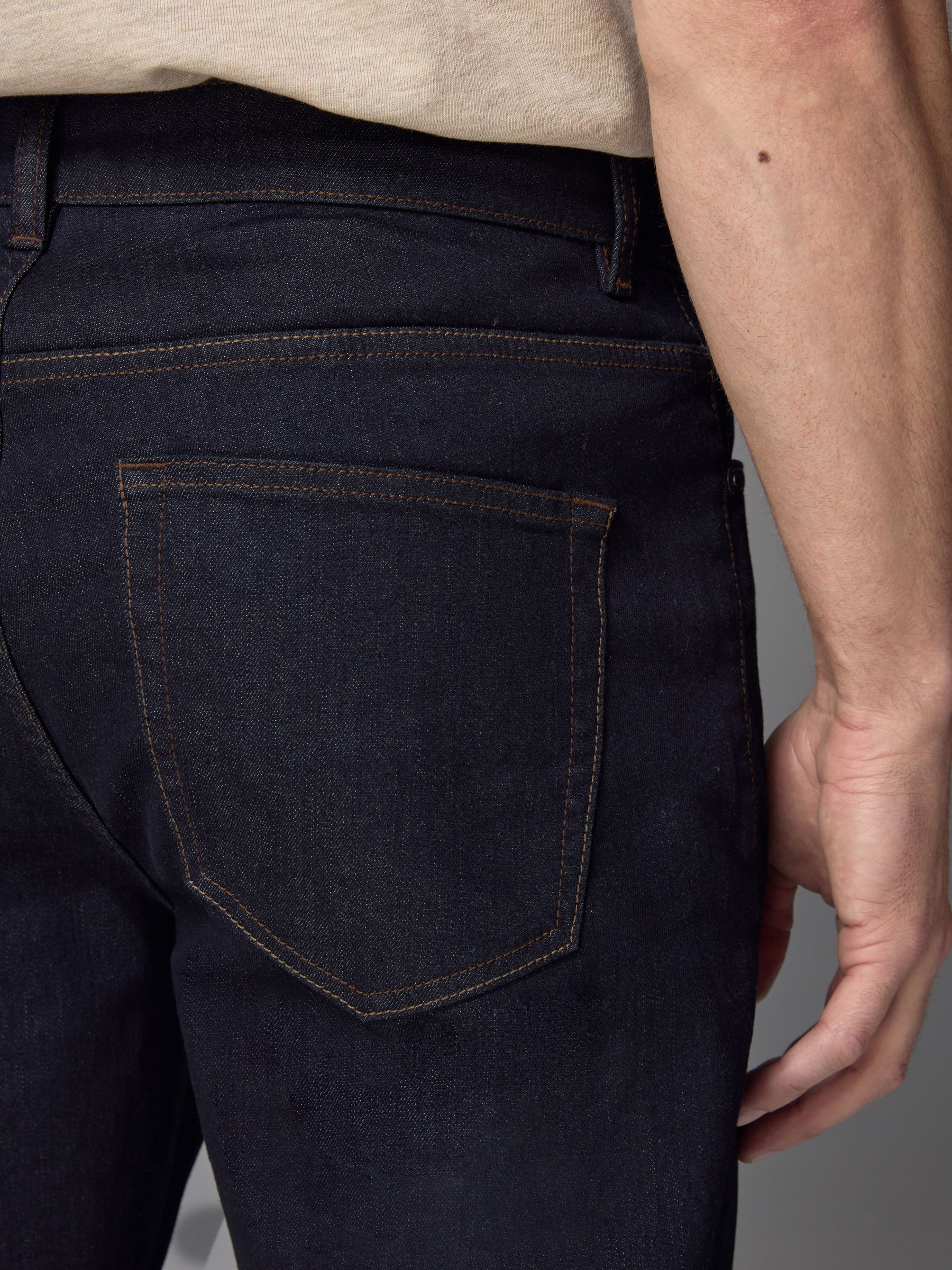 Indigo blauwe wassing - Klassieke stretchjeans met standaard taps toelopende pasvorm