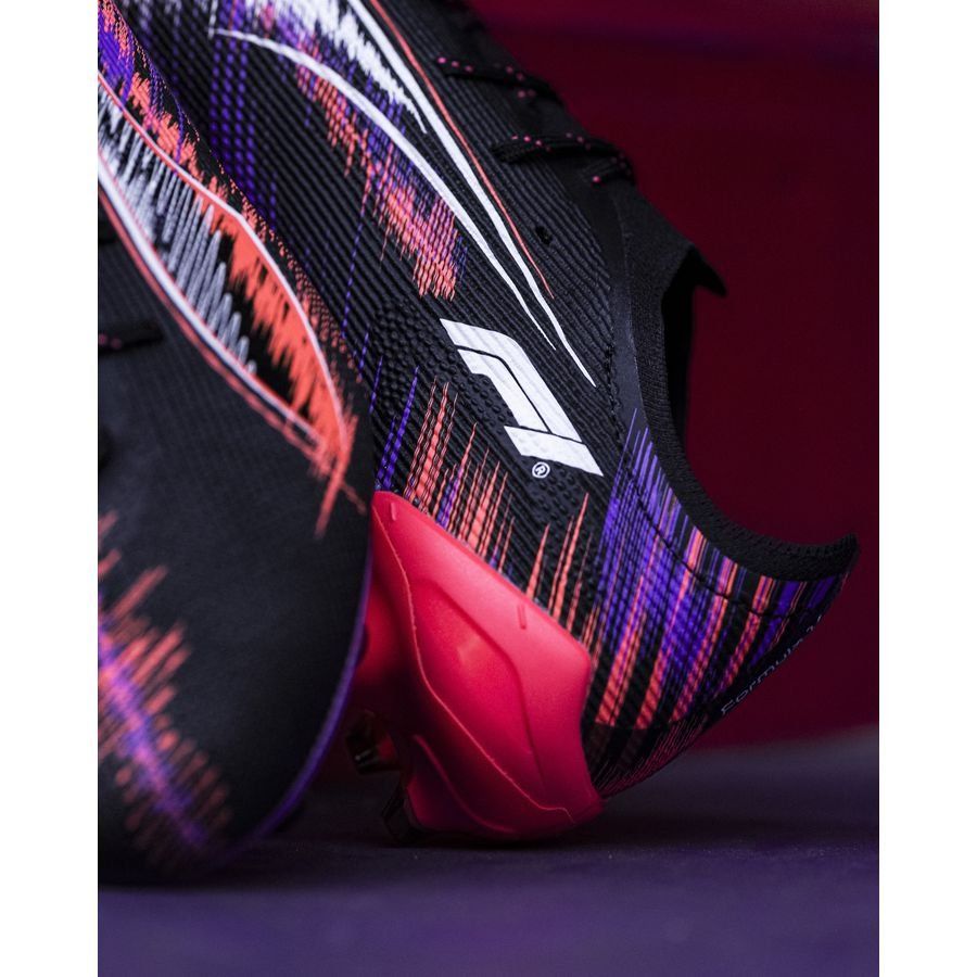 PUMA Ultra 5 Ultimate FG Formula 1 - Noir/Blanc/Crépuscule/Dark Amethyst ÉDITION LIMITÉE