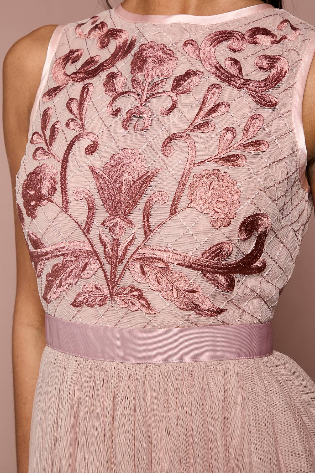Coast Robe Longue De Demoiselle D'honneur À Broderies Florales Linéaires