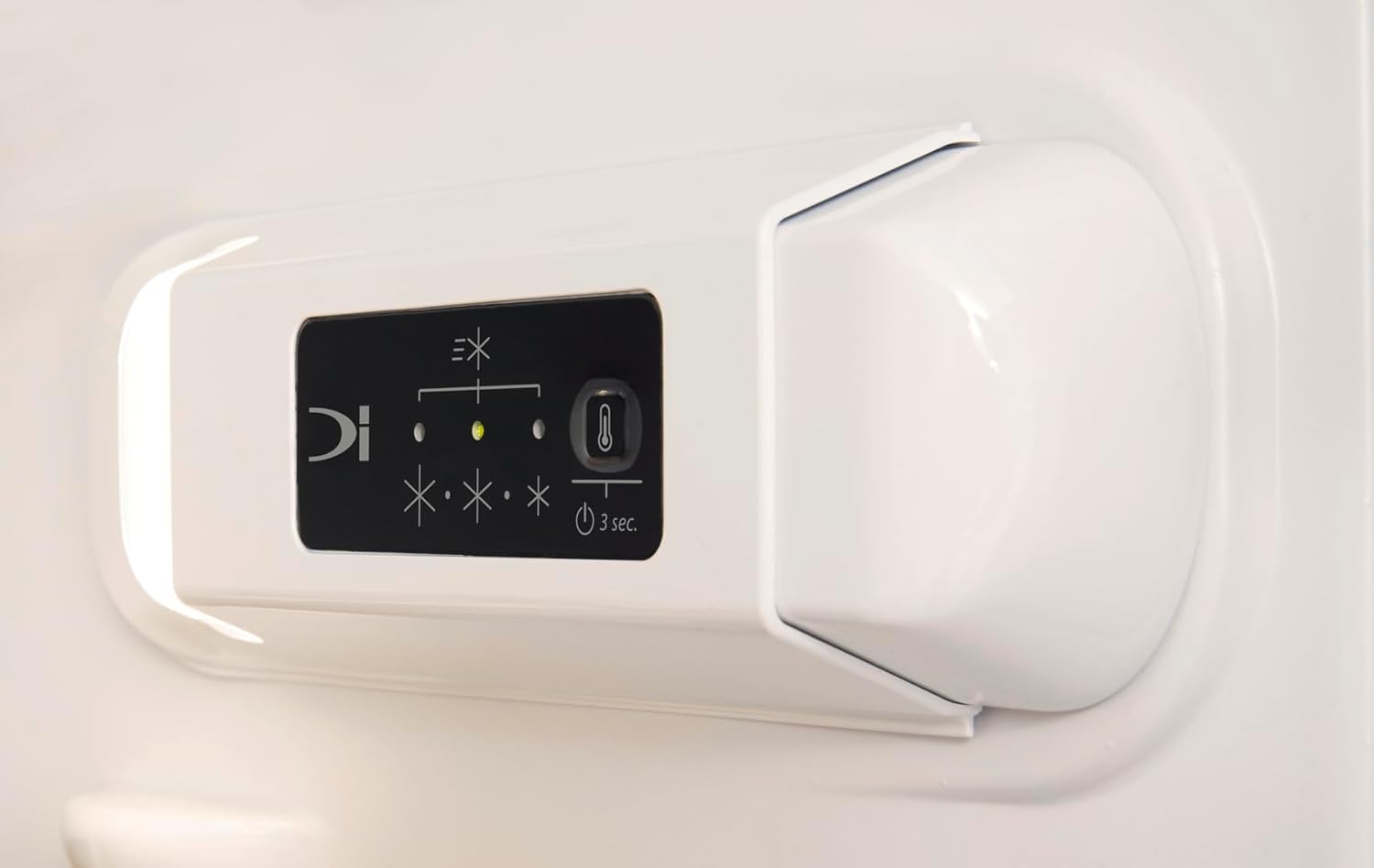 Bauknecht KDI 14S2 Einbau-Kühl-/Gefrierkombination/ Energieeffizienzklasse: E/ Nische 145/ Elektronische Temperaturregelung/ LED-Beleuchtung/ Abtauautomatik im Kühlteil/ Sicherheitsglas
