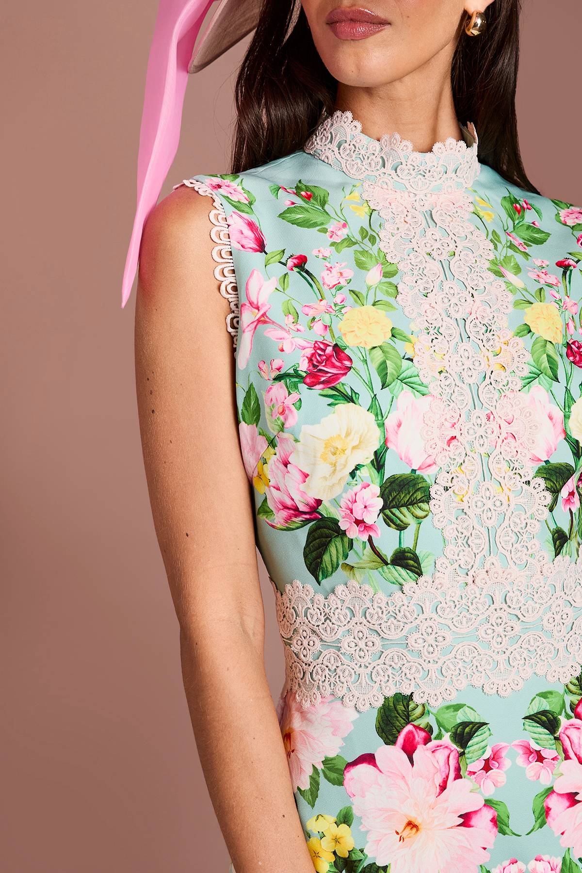 Coast Robe Midi Lisa Tan Avec Imprimé Floral Positionné Et Finitions En Dentelle