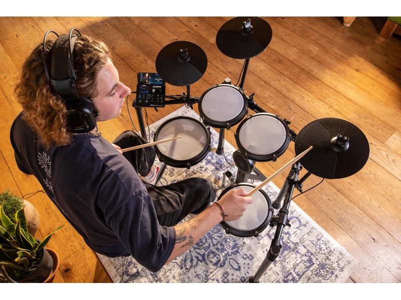 Alesis E-Drum Nitro Max Kit 8-teiliges E-Drum Komplettset