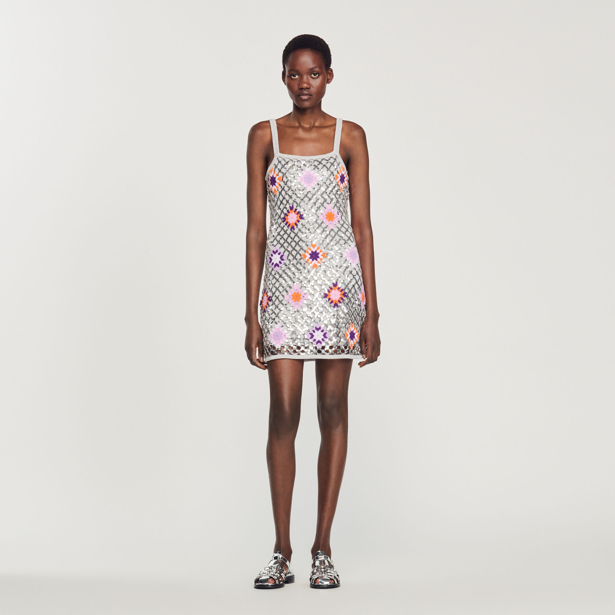 Robe courte crochet et sequins