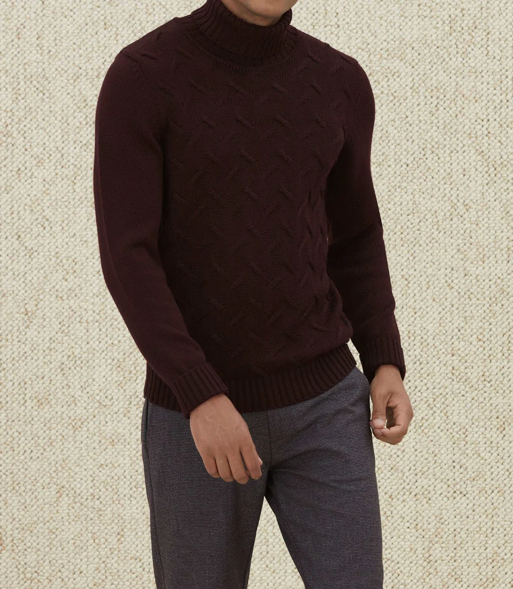 Pull col roulé à torsades bordeaux 
