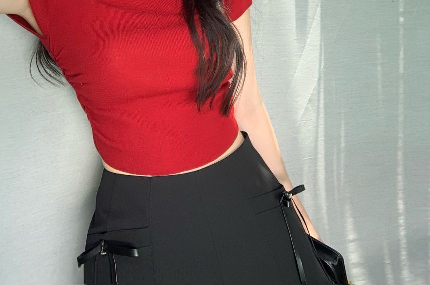 Magimomo - Korte mouwen, geplooide gebreide crop top met mockneck en effen kleur