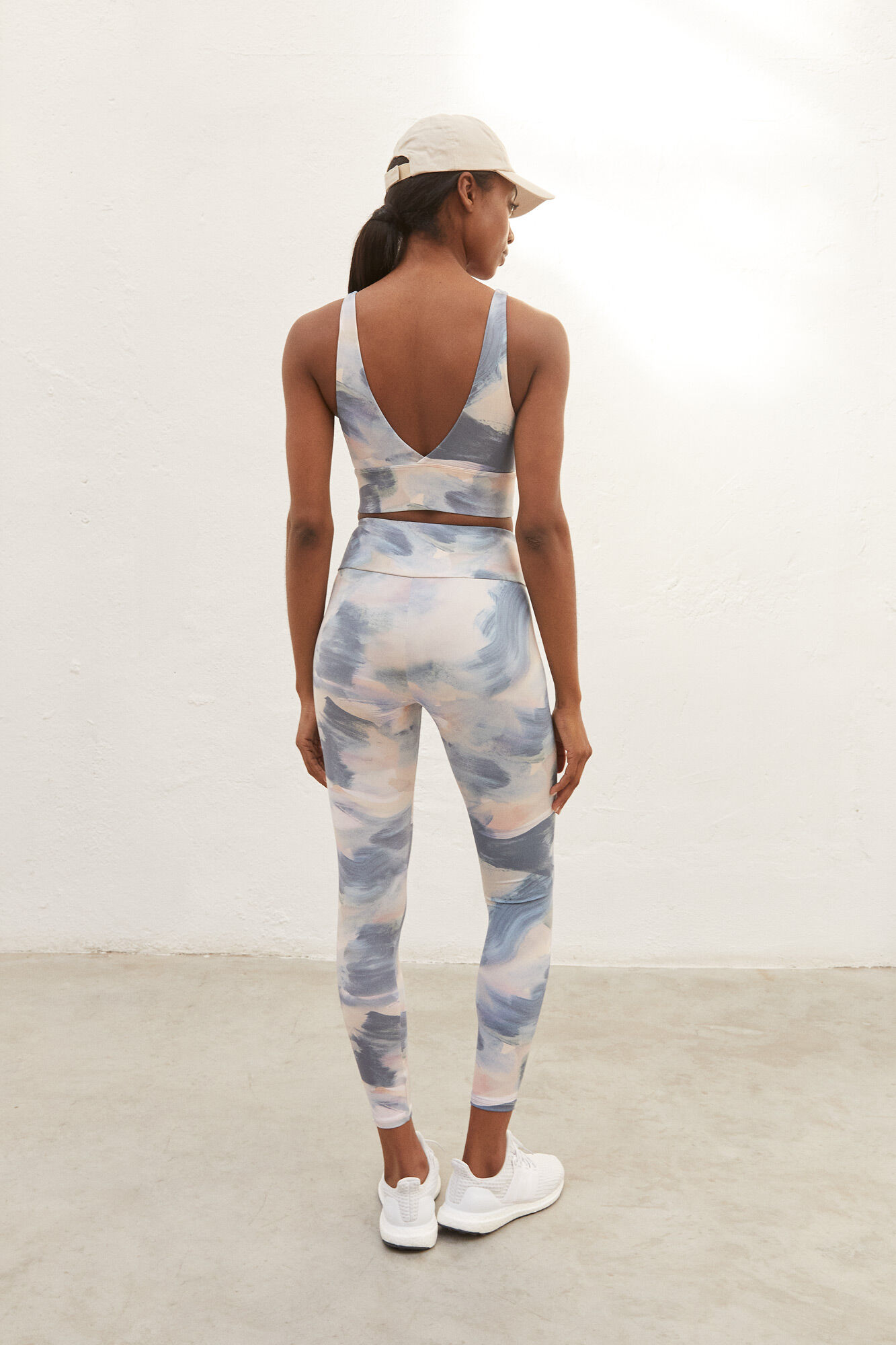 Sutiã esportivo multicolorido com decote redondo e elasticidade 4D - Estampado