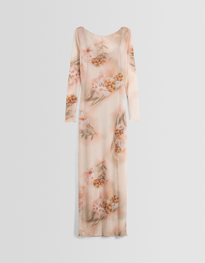 Vestido longo de tule com mangas compridas e estampa floral.