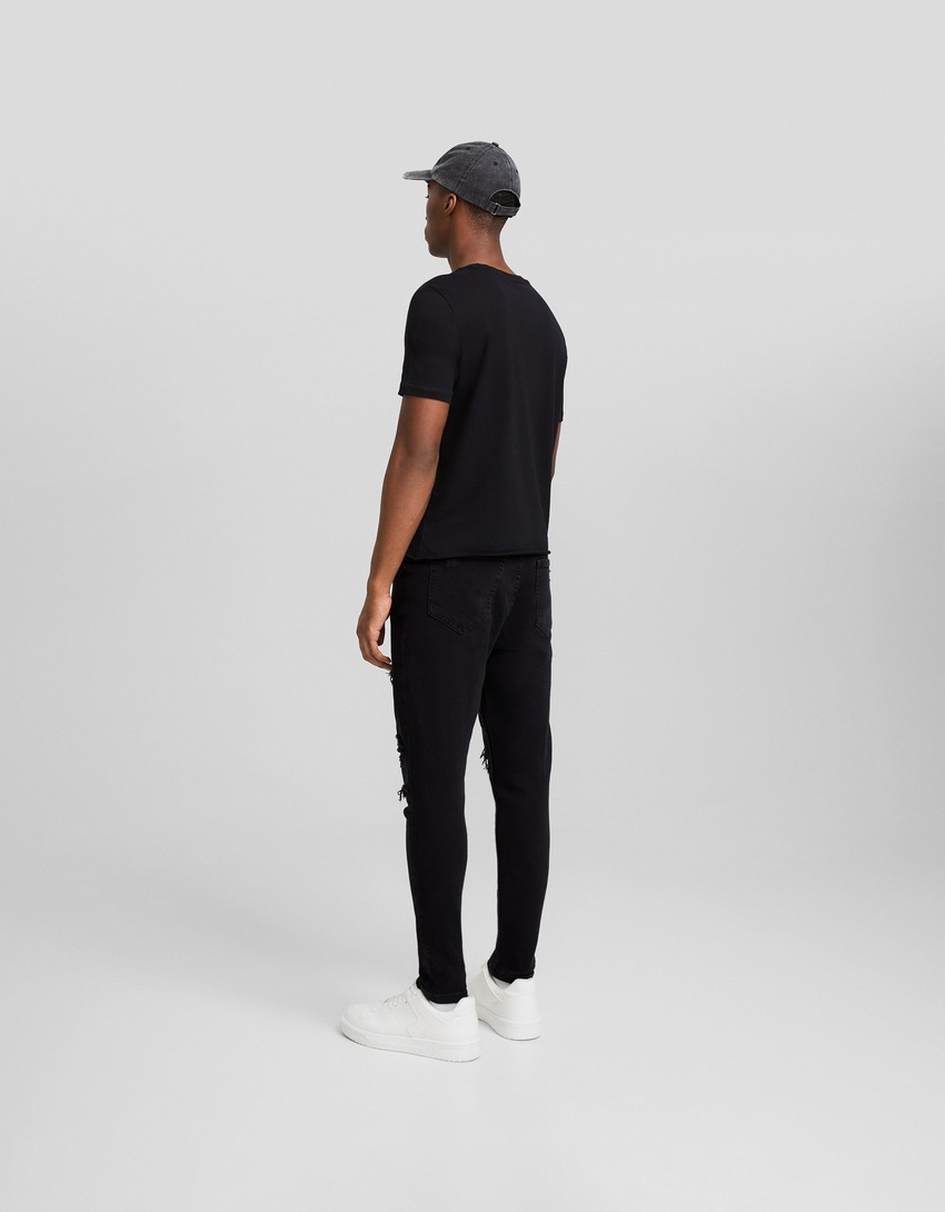 calça jeans cenoura rasgada