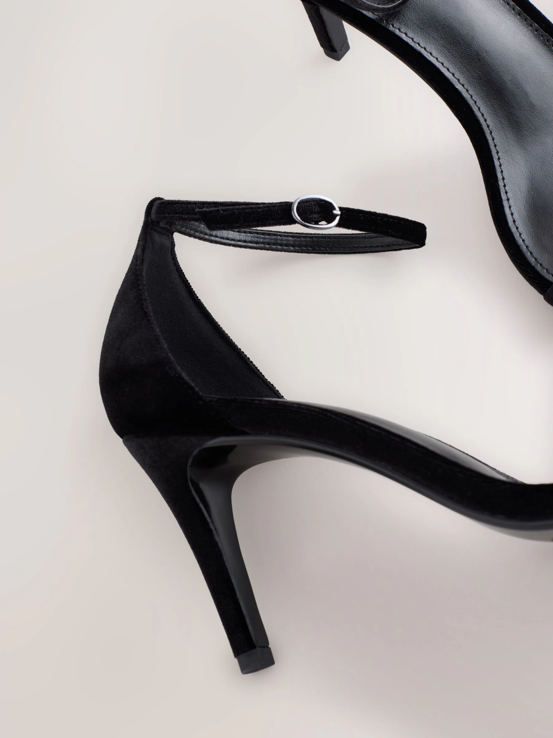 Zwart fluweel - Forever Comfort® Strappy Heeled Sandals