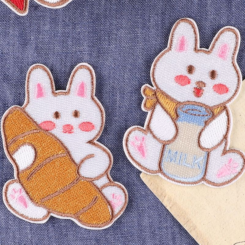 Embroidery Kingdom - Geborduurde applicatie met konijn (verschillende ontwerpen)