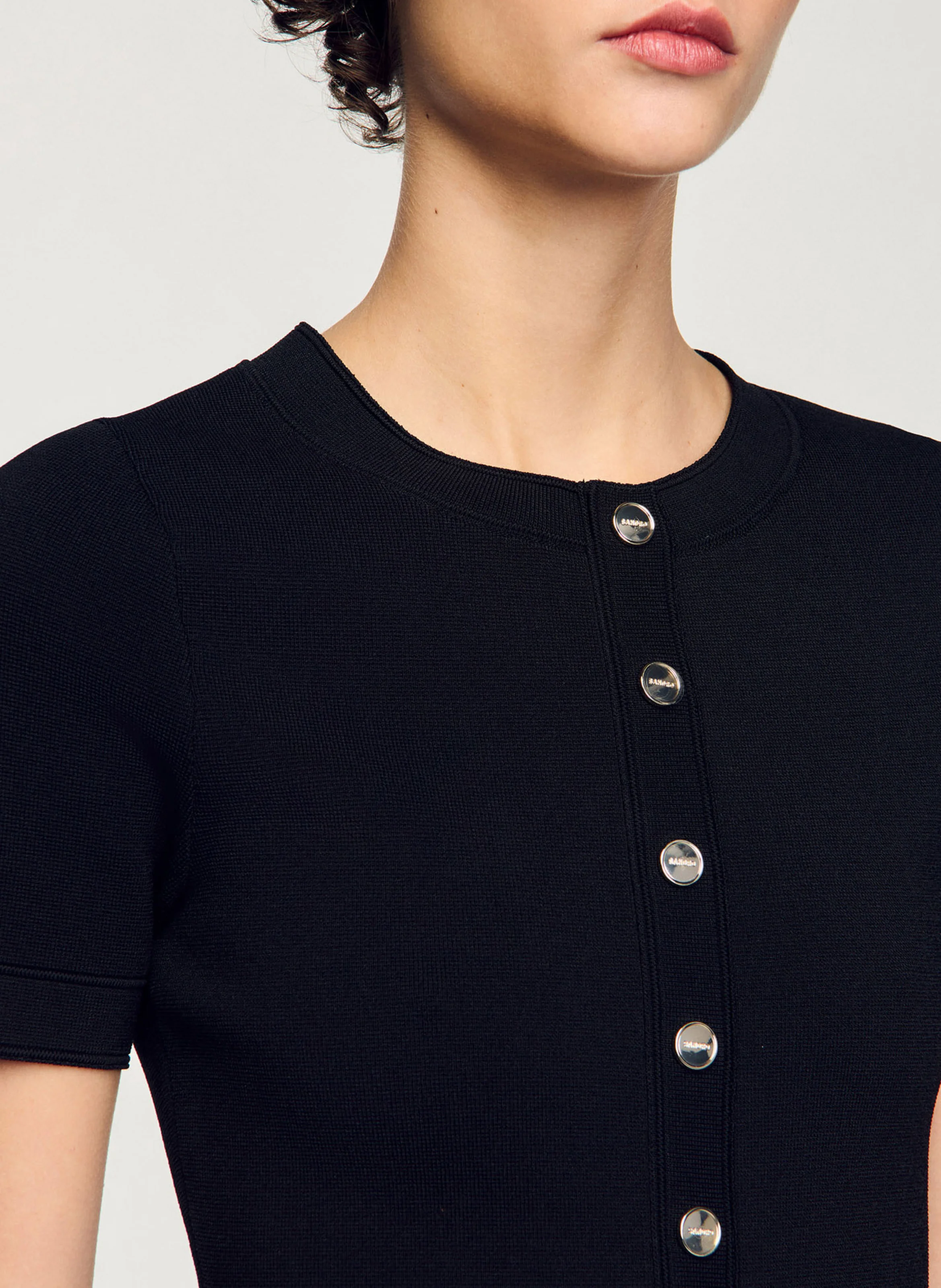 Robe courte en maille à volant | Noir