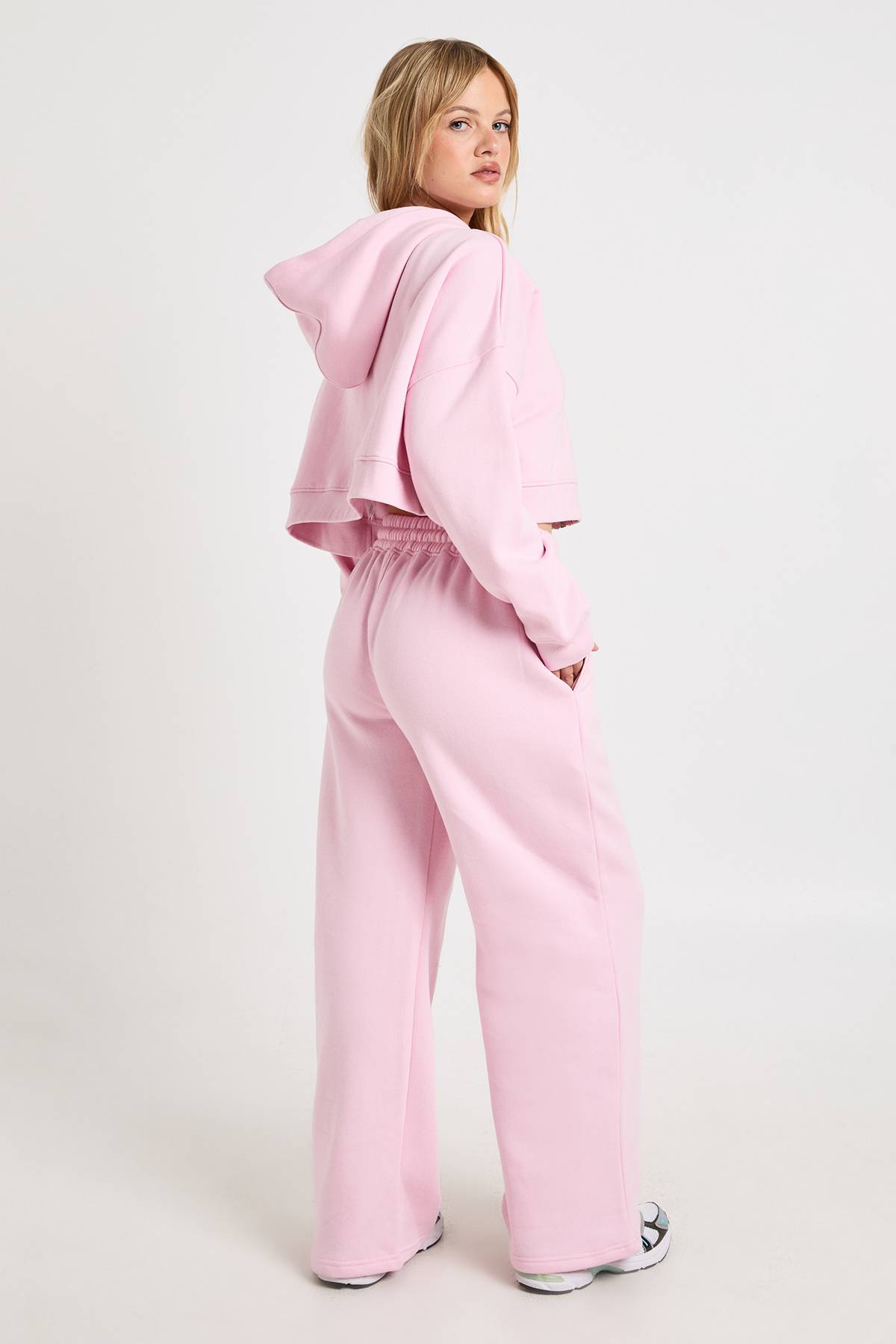 boohoo Ensemble De Survêtement À Casynthétiqueche 3 Pièces Avec Crop Top À Ourlet Profond Petite Taille