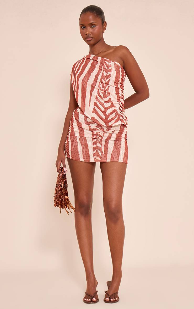 Marron Top Asymétrique Froncé En Mesh À Imprimé Abstrait
