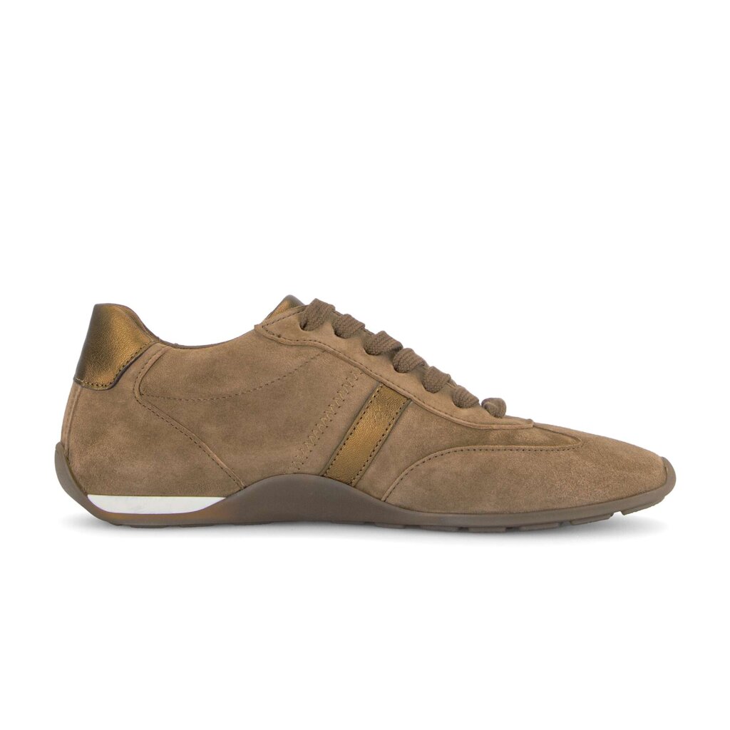 Lage sneaker bruin