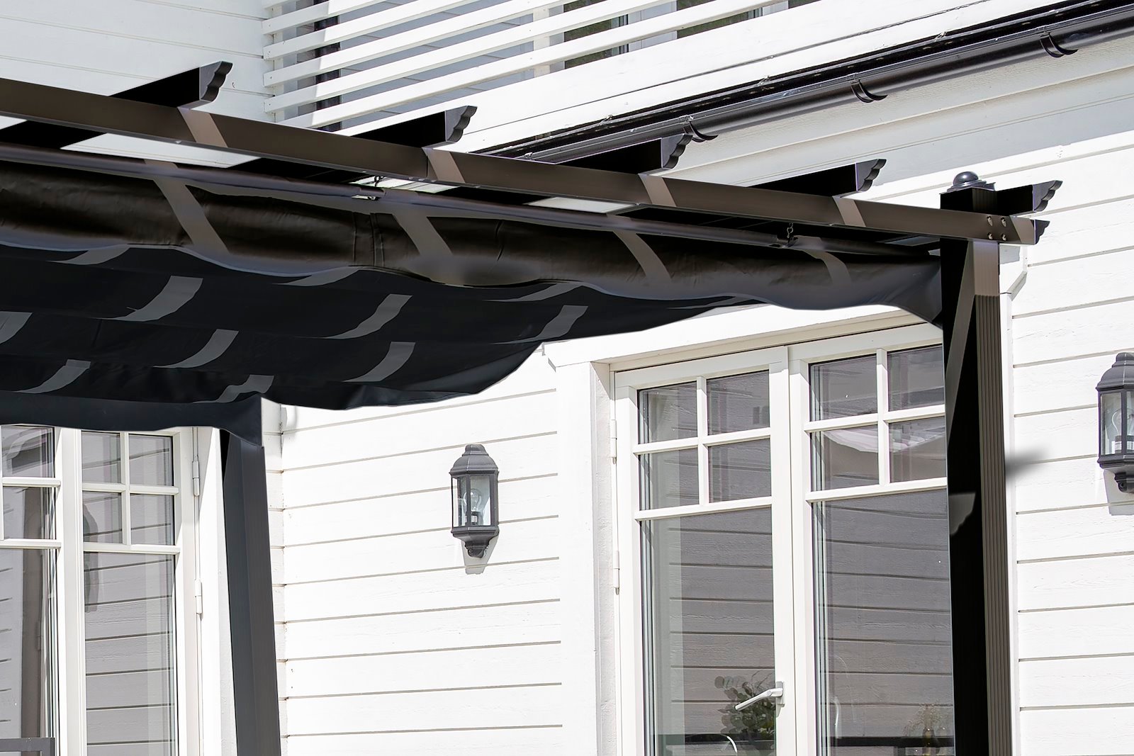 Lazio pergola Sortlakkert aluminium med sort tak