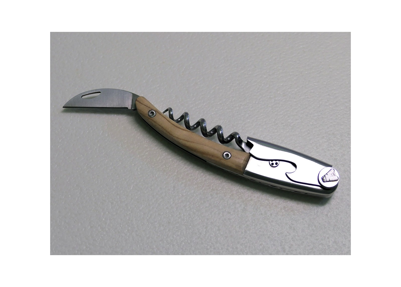 Sommelier Laguiole avec un manche en Olivier et mitre inox