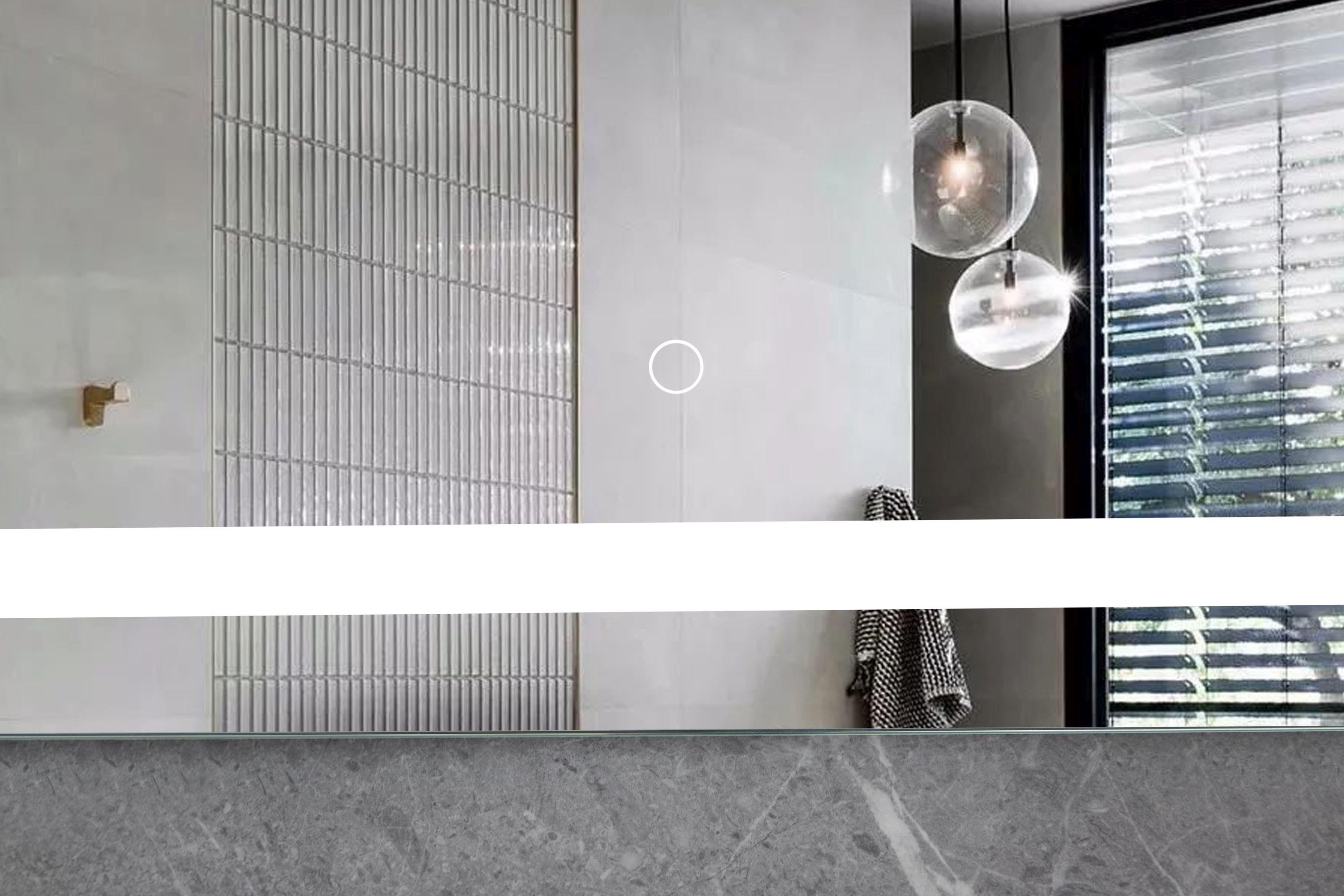 LED Wandspiegel 80 x 60 cm