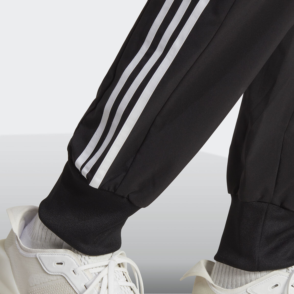 Calças esportivas Adidas com 3 listras