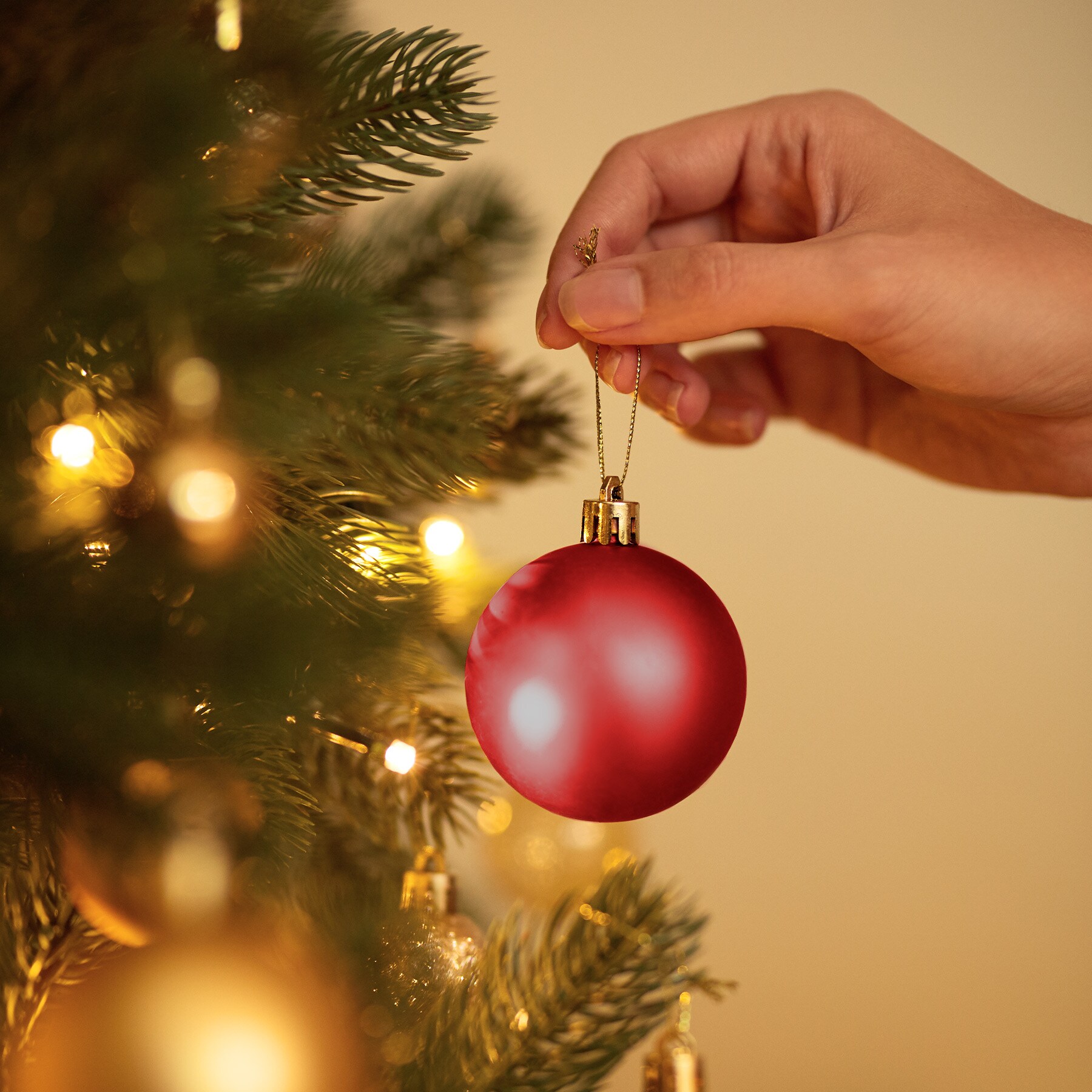 tectake® Weihnachtskugeln, 24er-Set in Rot, matt, glänzend und glitzernd, Durchmesser 4 cm