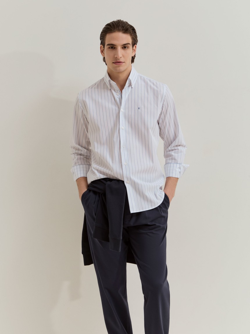 Camisa regular fit em algodão às riscas
