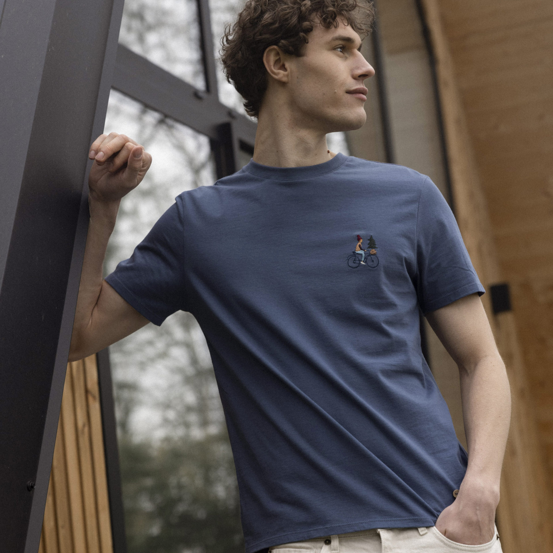 T-shirt col rond bleu broderie vélo coton et coton recyclé - modèle Arcy