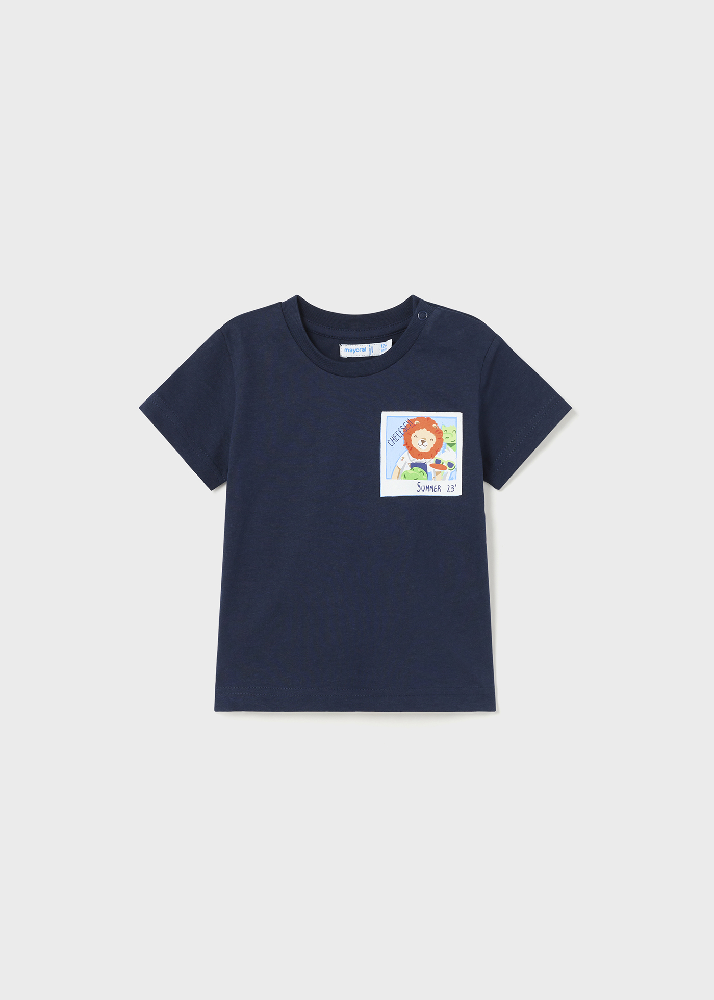 Camiseta infantil com estampa feita em algodão sustentável.
