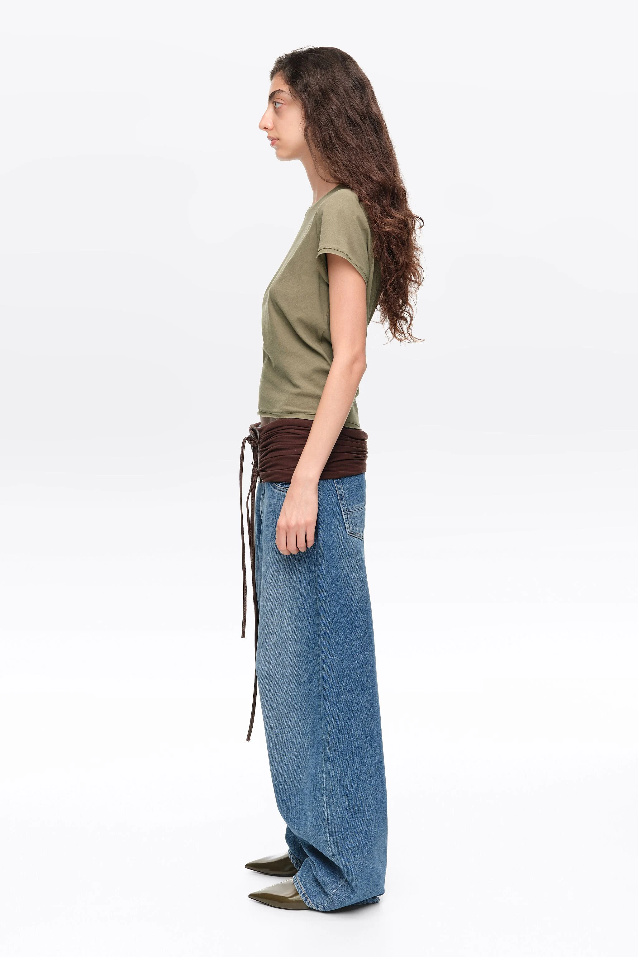 BARREL - Calça jeans azul-médio com cinco bolsos e pernas torneadas