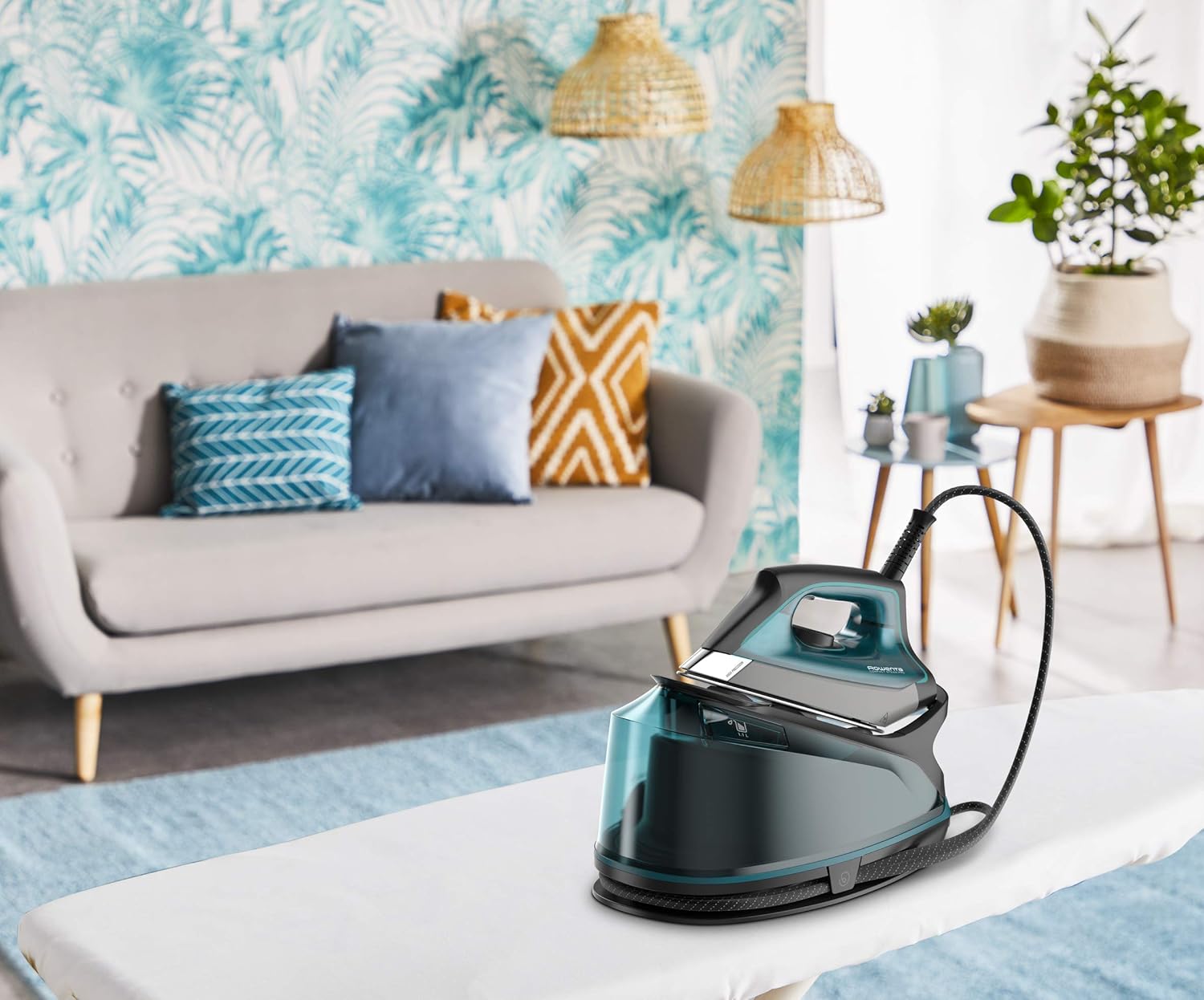 Rowenta DG7623 Compact Steam Pro Dampfbügelstation | 6,3 Bar Pumpendruck | Dampfstoß: 325 g/Min. | abnehmbarer 1,1 Liter Wassertank | Präzisionsspitze | Blau/Schwarz