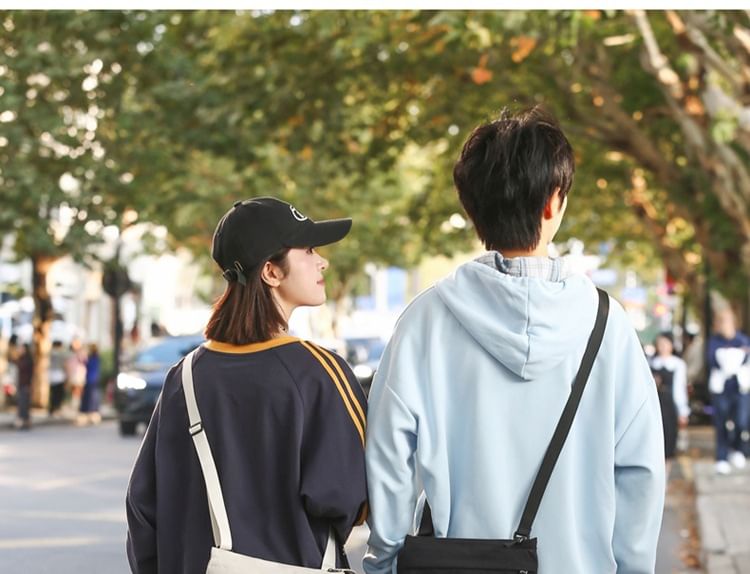 Hikuozy - Effen nylon crossbodytas