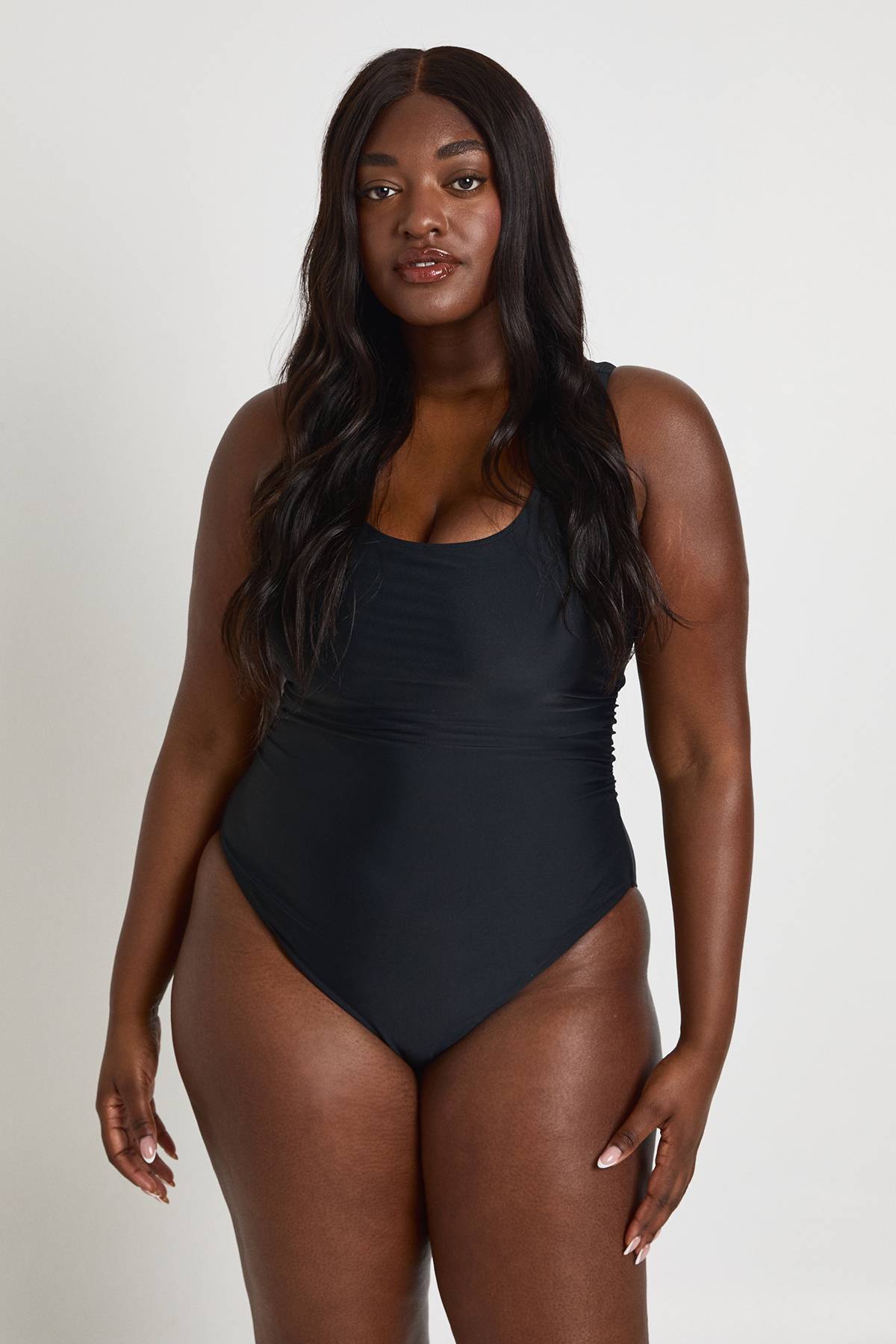 boohoo Maillot De Bain Grande Taille À Encolure Arrondie Avec Contrôle Du Ventre