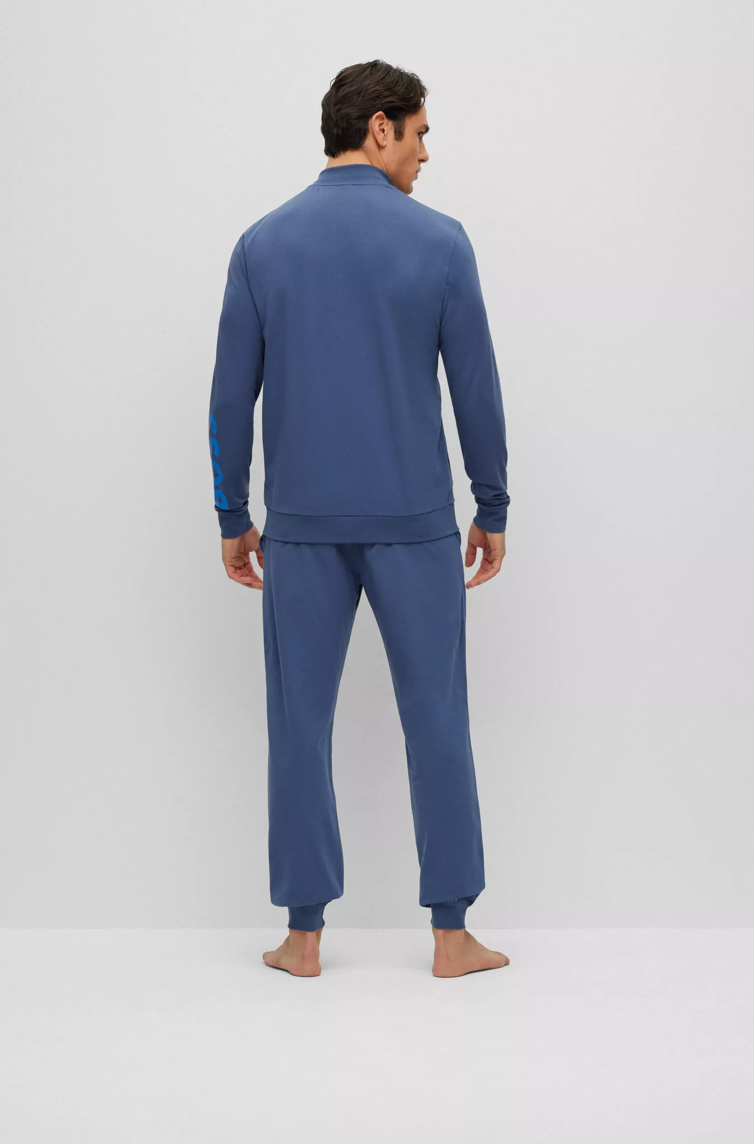 Conjunto de roupa de descanso BOSS em algodão stretch preto com logotipos contrastantes.