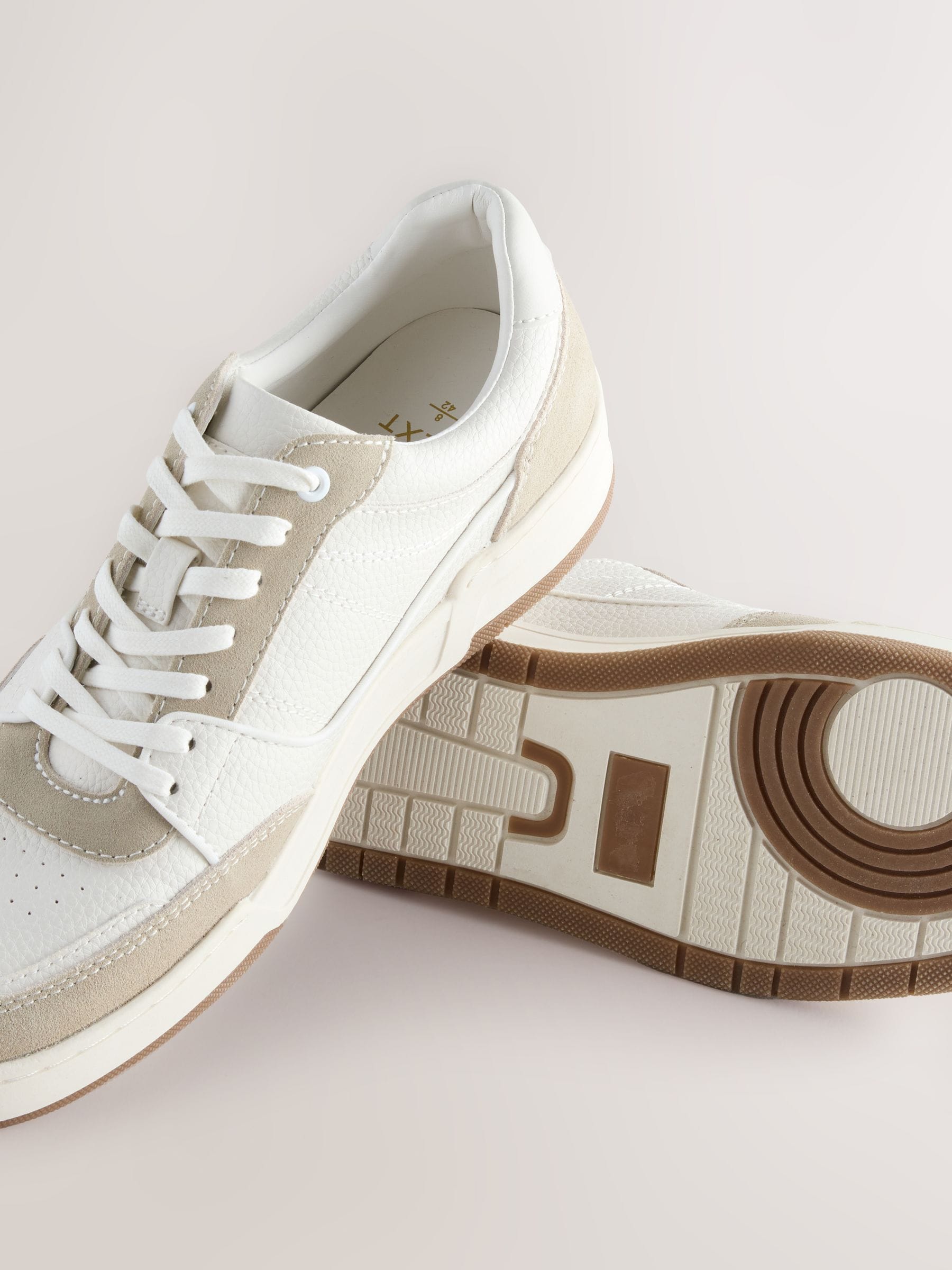 Neutraal - Smart Casual Trainers with Suede Trim
