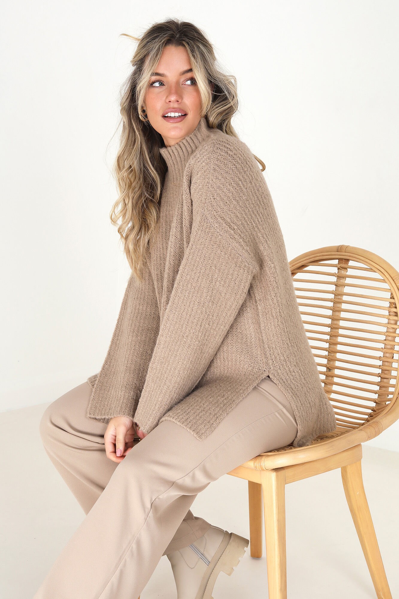 Suéter oversized com ombros caídos