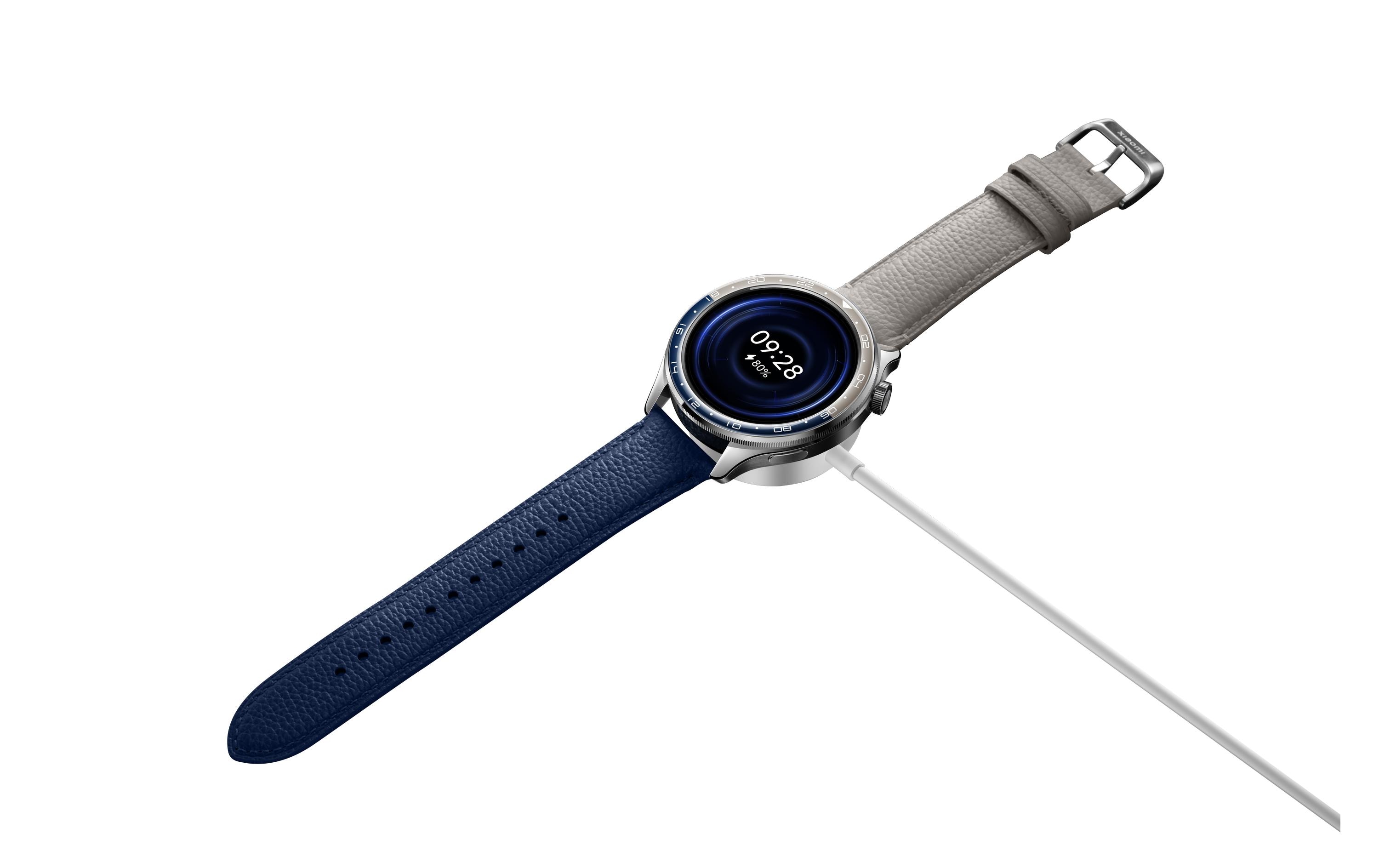 Smartwatch S4 Silber<br>Smartwatch mit drehbarer Krone und AMOLED-Display