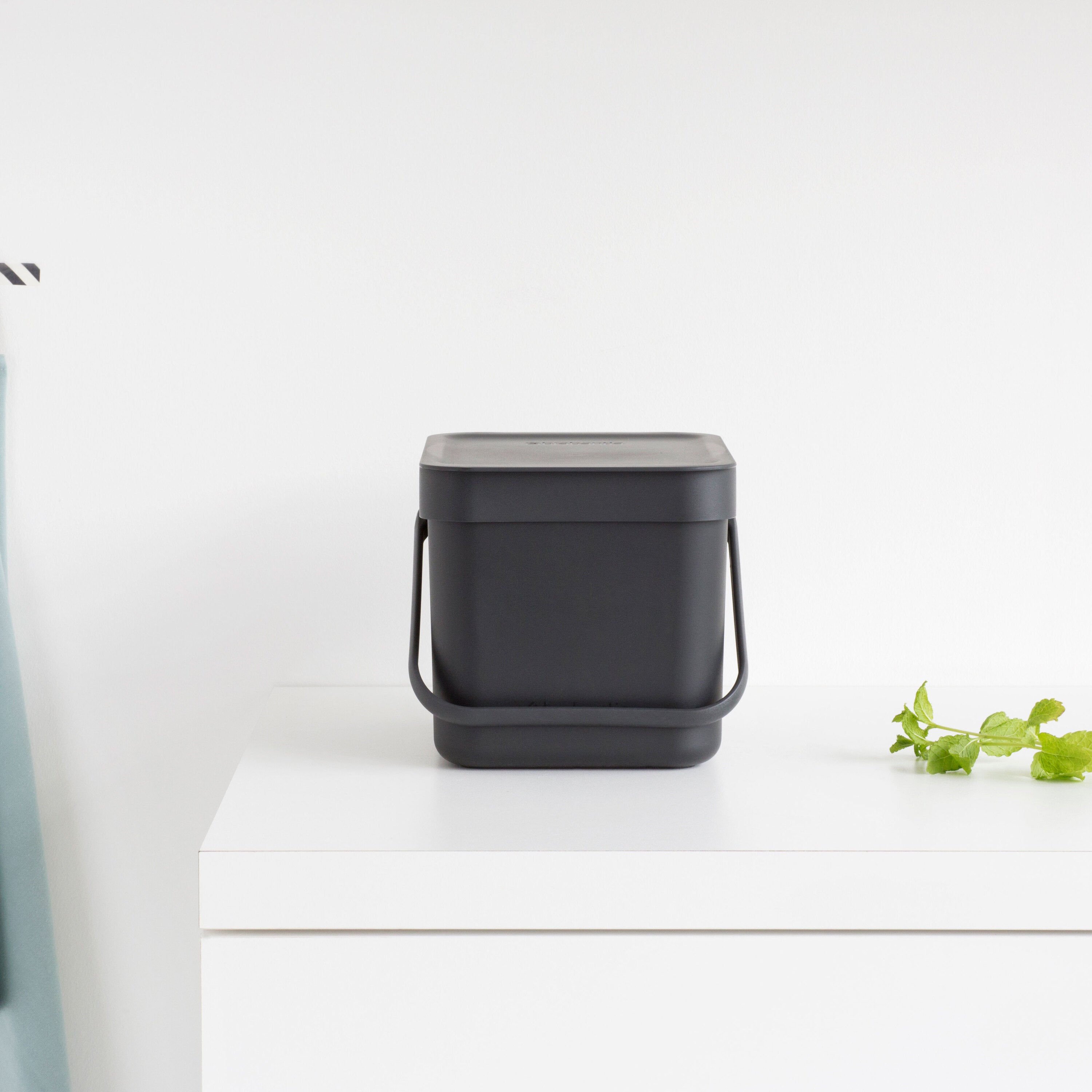 Brabantia Sort & Go Afvalemmer 6 L - Donkergrijs