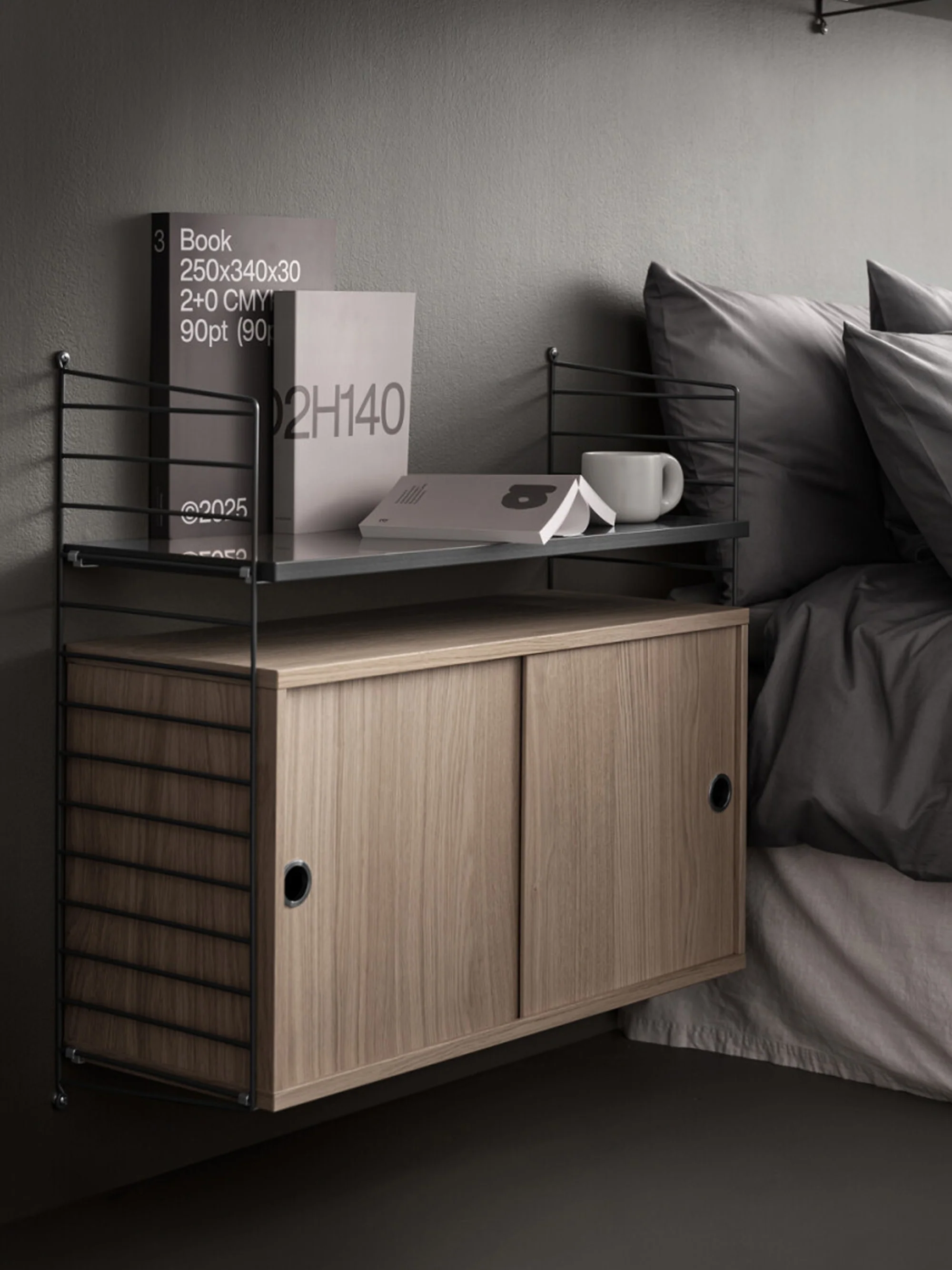 Kast String System met schuifdeuren