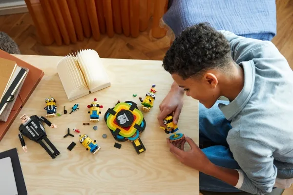 LEGO Despicable Me 75582 Klodsbygget Gru og Minions
