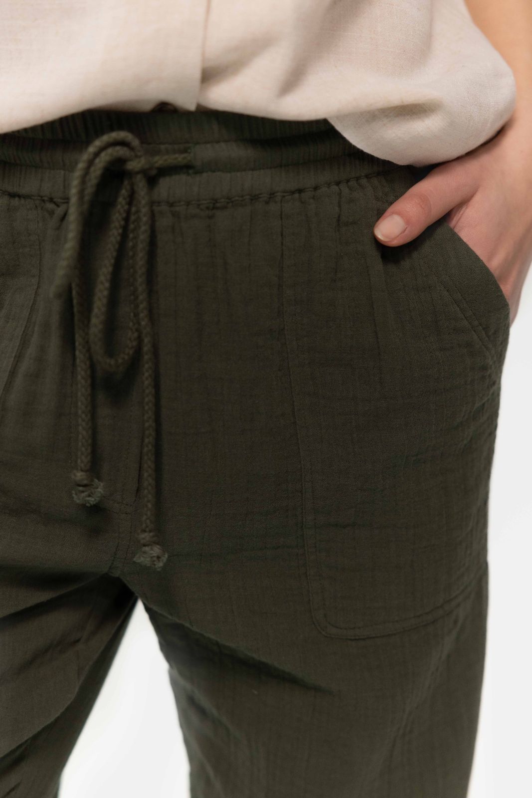 Donkergroene straight leg mousseline broek
