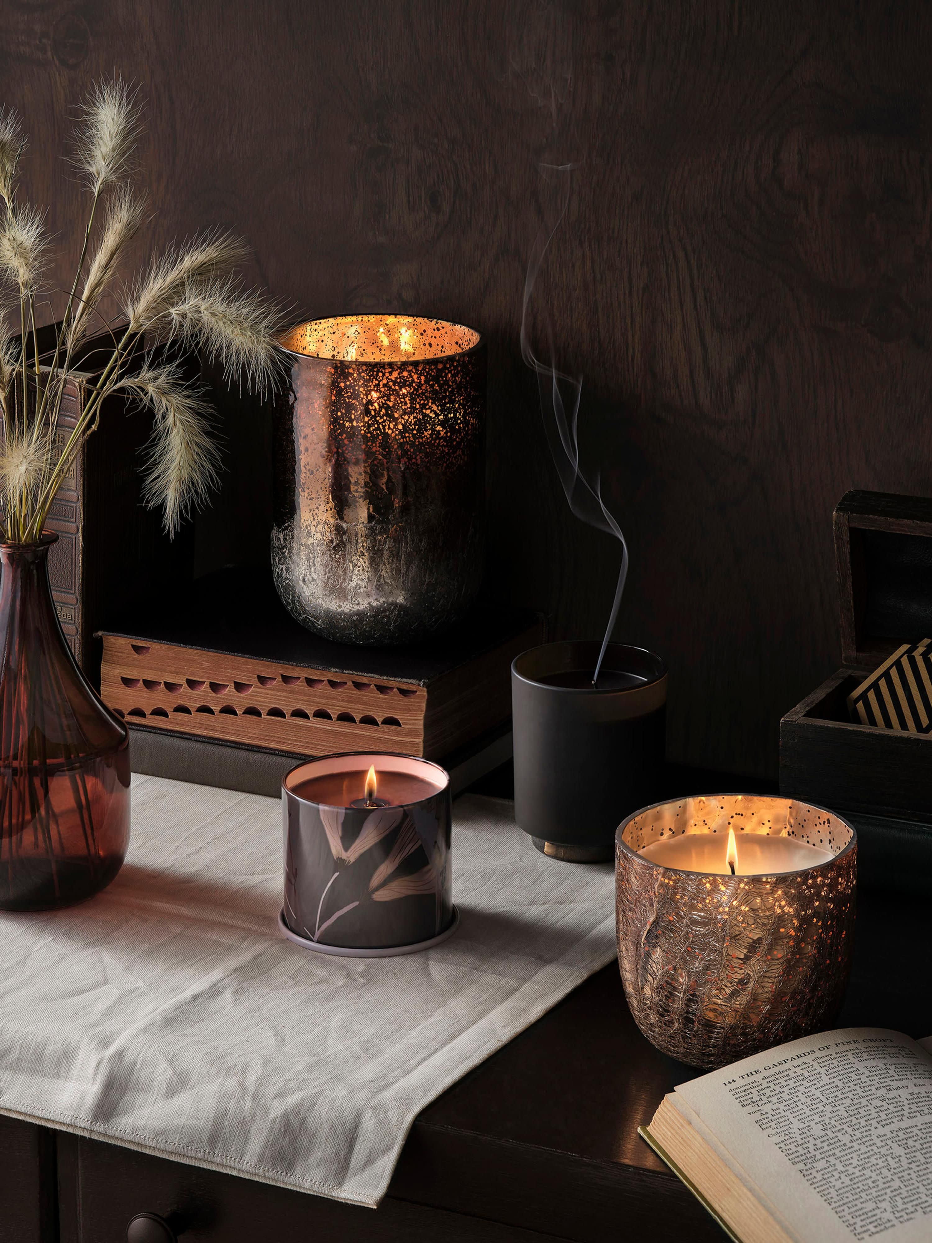 Geurkaars Vanity Tin (cederhout, suède & amber)