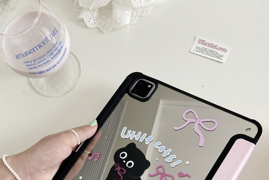 Vachie - Kat gespiegeld iPad-hoesje