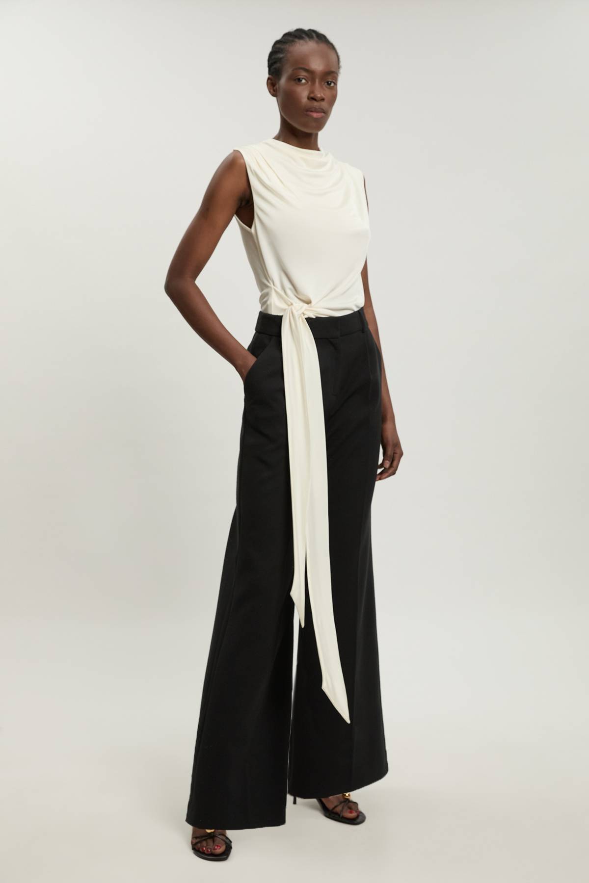 KarenMillen Haut Asymétrique Drapé En Crêpe De Viscose Avec Détail De Lien À Nouer