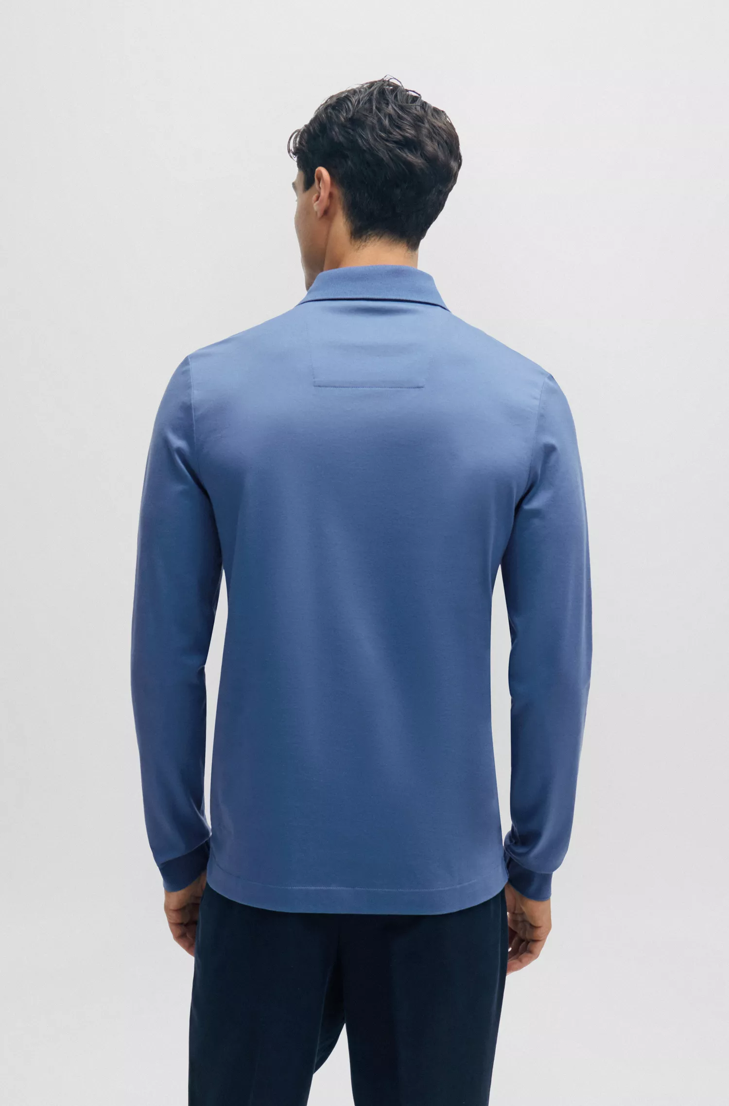 Camisa polo BOSS preta em mistura de algodão, corte slim e acabamento mercerizado.