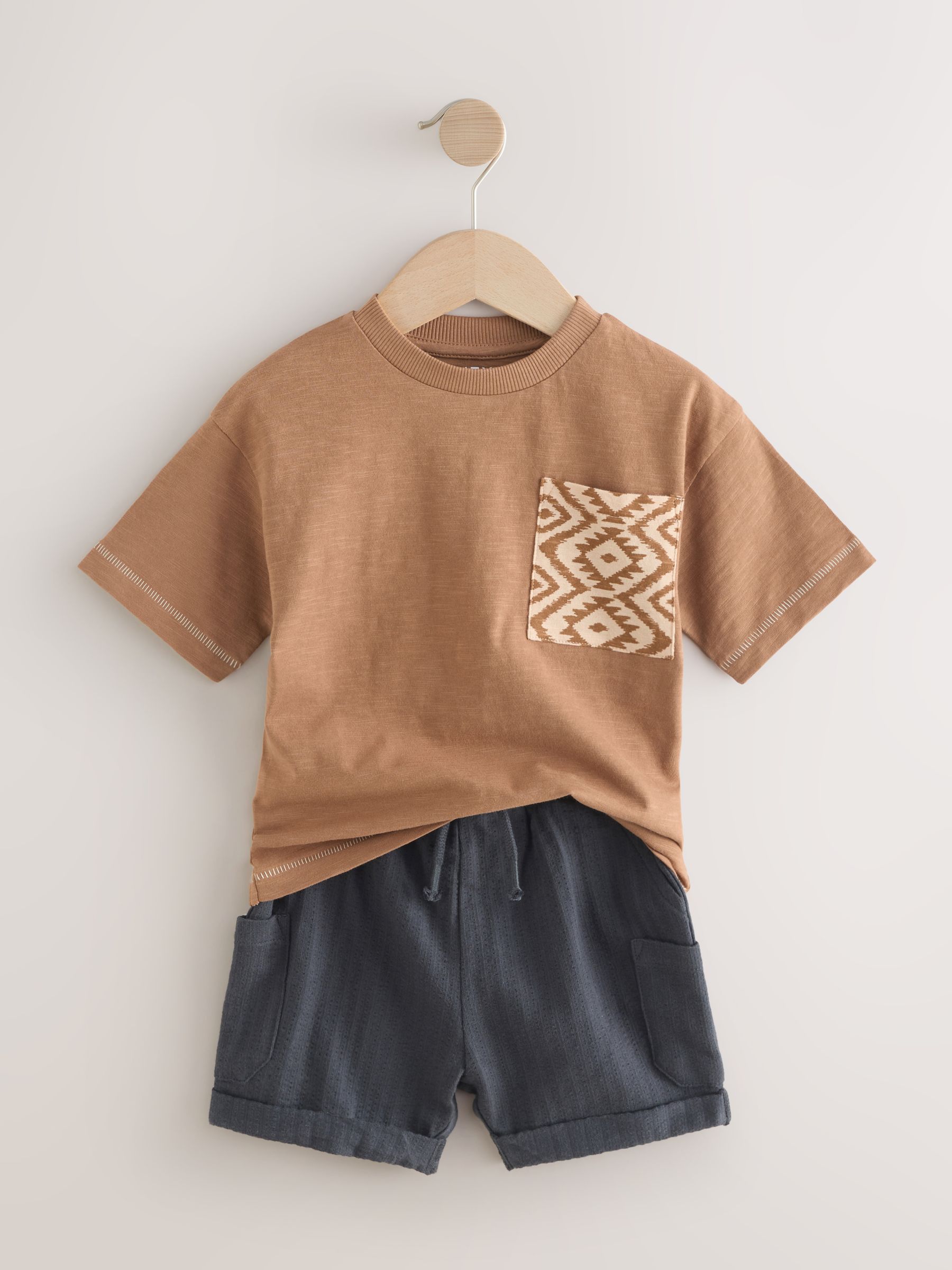 Bruin - Set van 2 T-shirts met korte mouwen en shorts (3 mnd - 7 jr) (3 mnd - 7 jr)