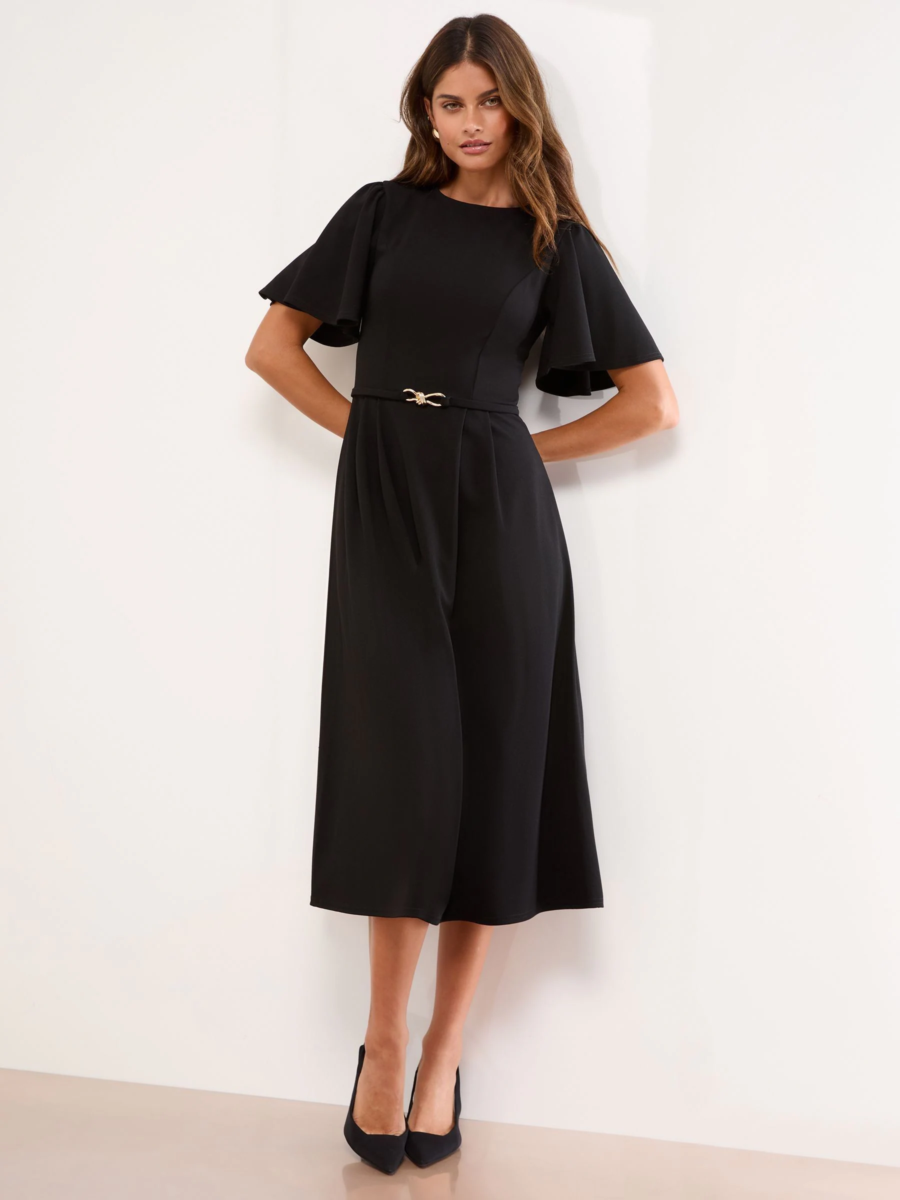 Zwart - Lipsy Crew Neck Short Sleeve Fit and Flare Midi Dress with Gold Trim Belt