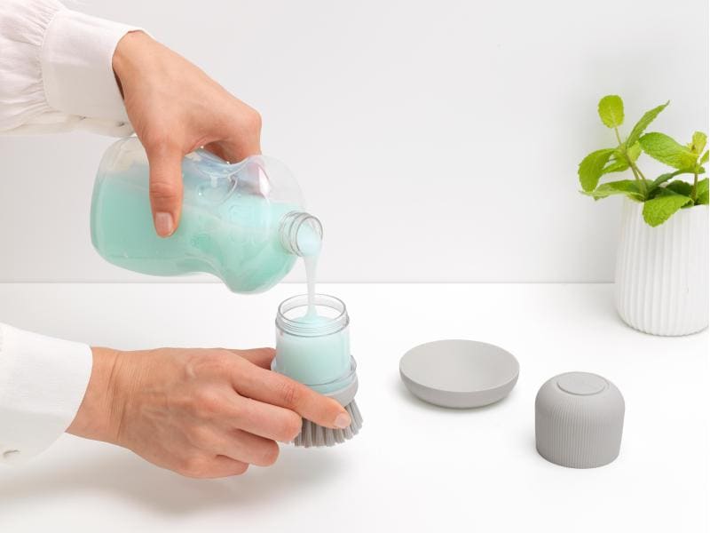Brabantia Spülbürste mit Seifenspender Grau Spülbürste mit integriertem Seifenspender