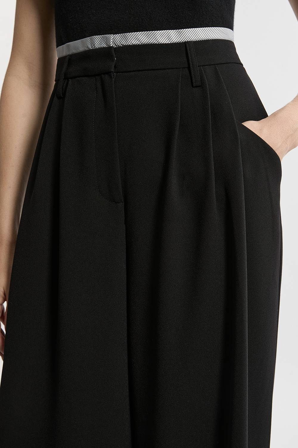 KarenMillen Pantalon à jambes larges avec détail de pli en crêpe sur mesure
