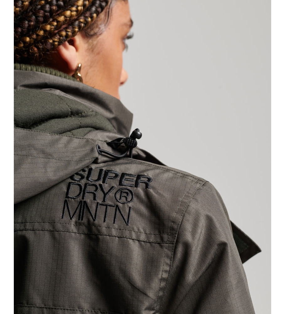 Jaqueta corta-vento com capuz Superdry Mountain verde-escura